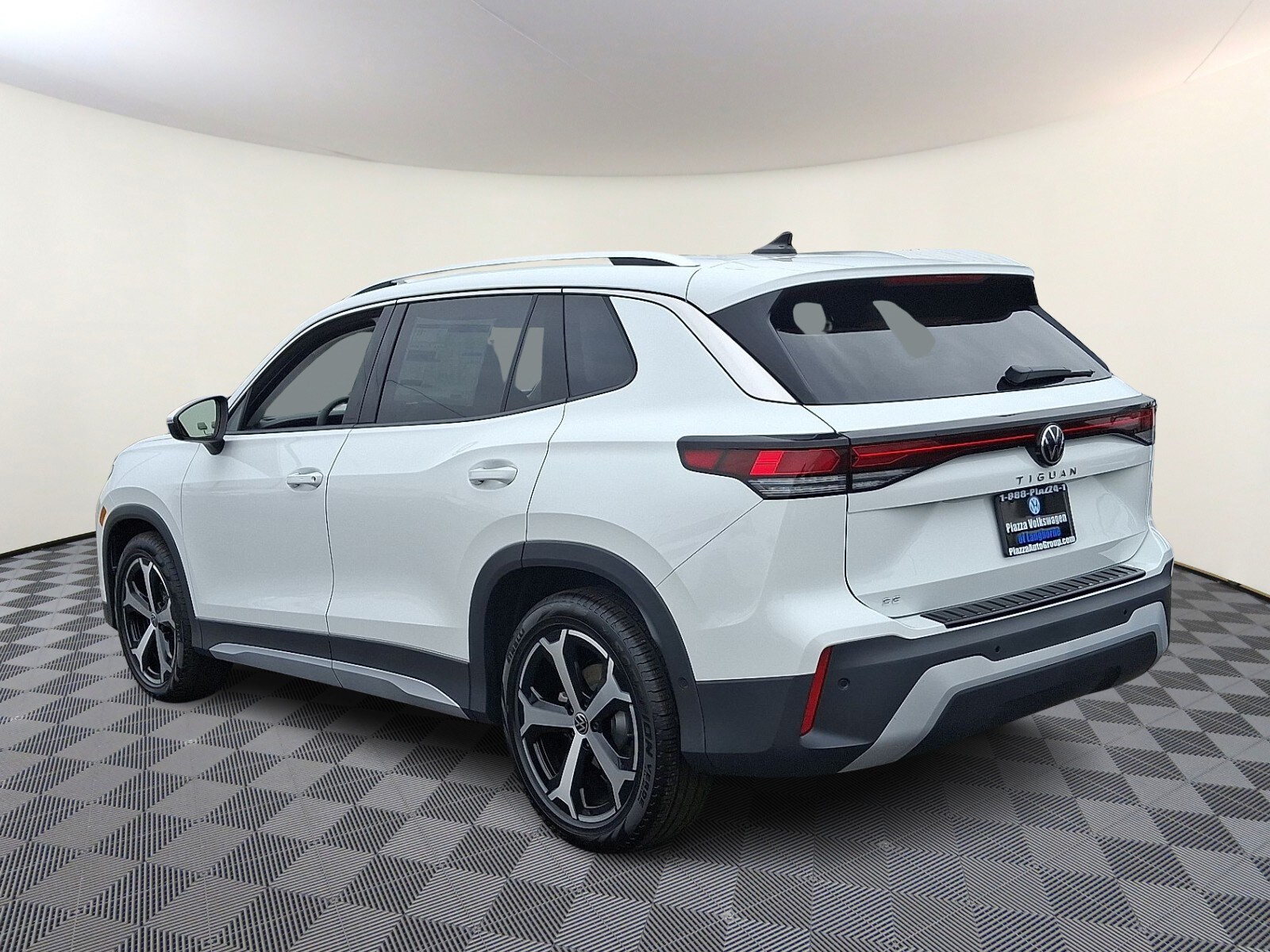 2025 Volkswagen Tiguan SE photo 3