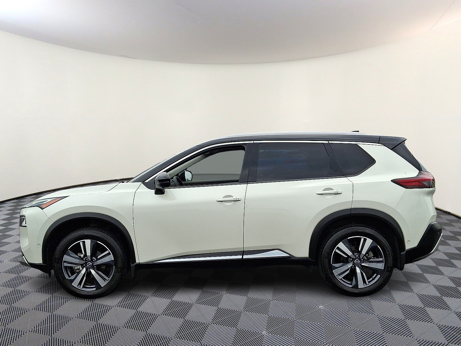 2022 Nissan Rogue Platinum AWD photo 4