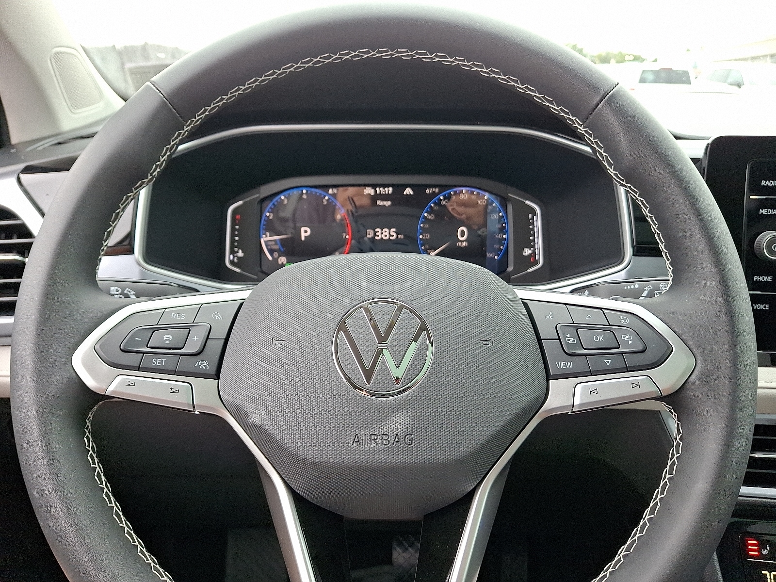 2025 Volkswagen Taos SEL - Photo 9