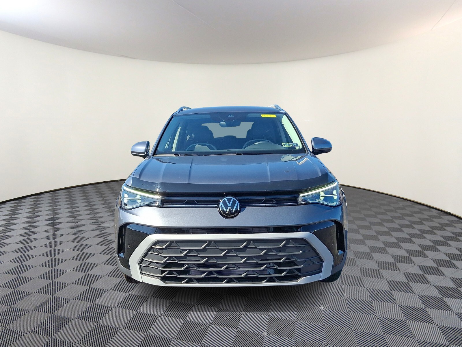 2025 Volkswagen Taos SE photo 2
