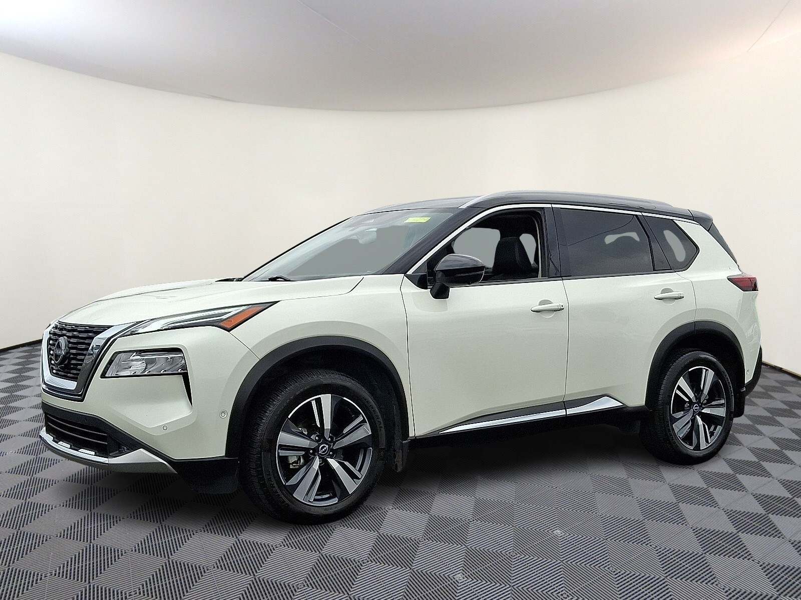 2022 Nissan Rogue Platinum AWD photo 3