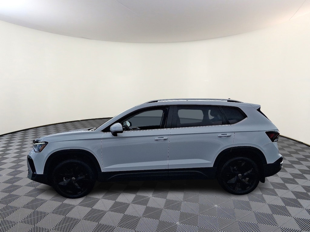 Used 2025 Volkswagen Taos SE Sport Utility