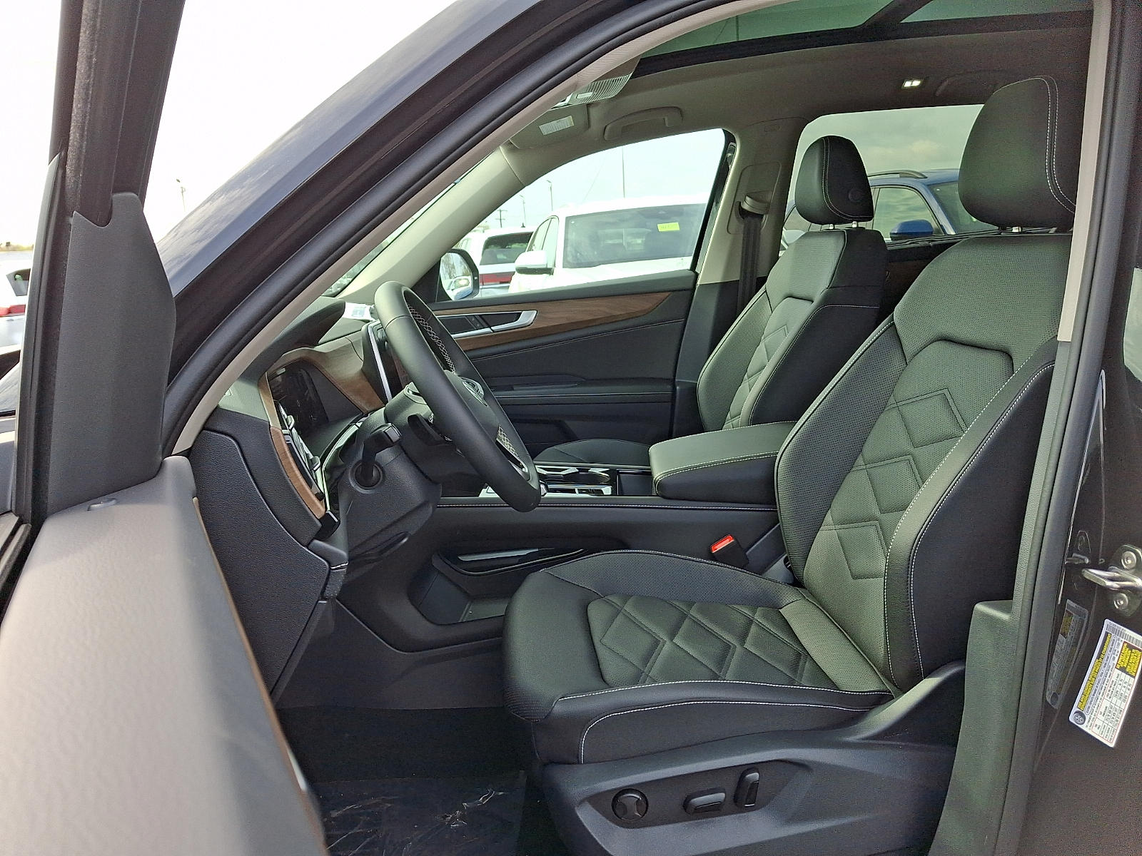 2026 Volkswagen Atlas SE w/Tech - Photo 6