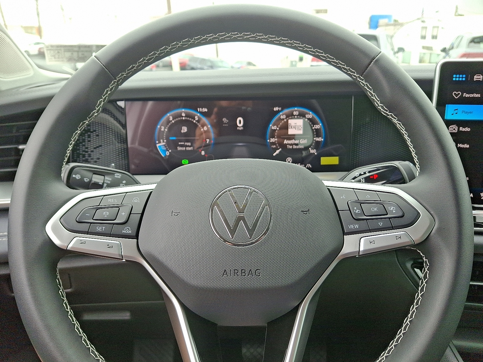 2025 Volkswagen Tiguan SE - Photo 9