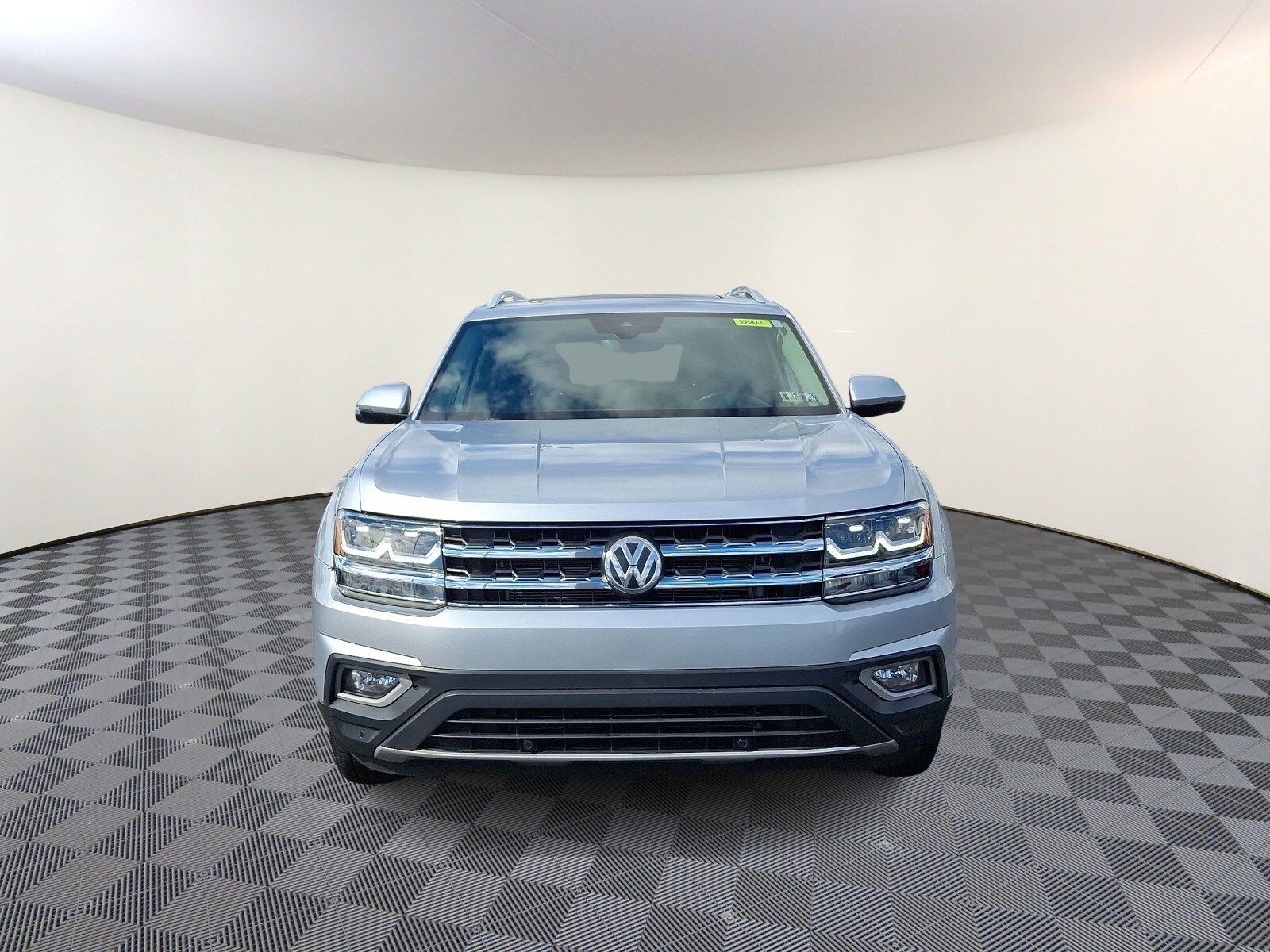 2018 Volkswagen Atlas V6 SEL photo 2