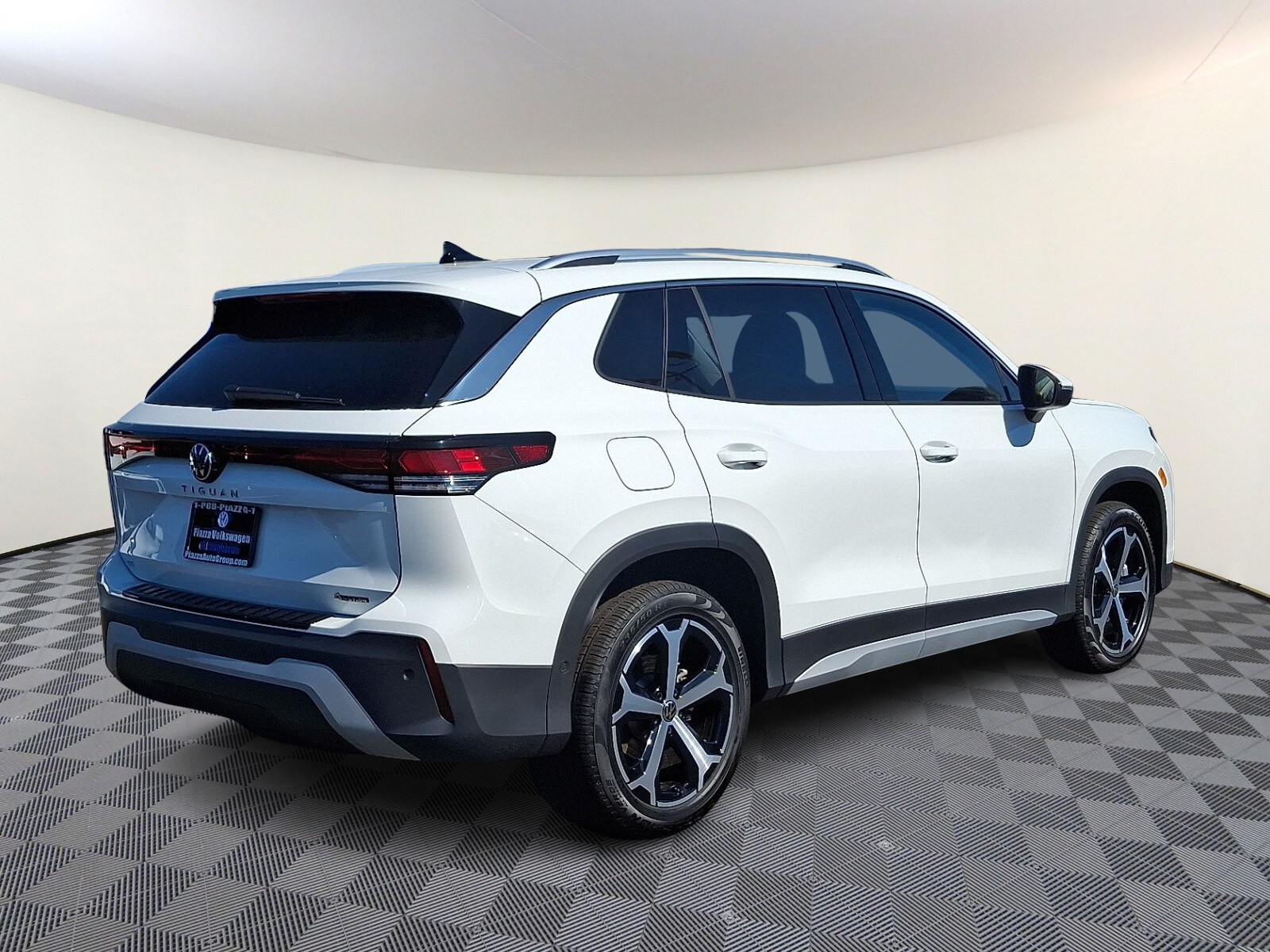2025 Volkswagen Tiguan SE photo 4