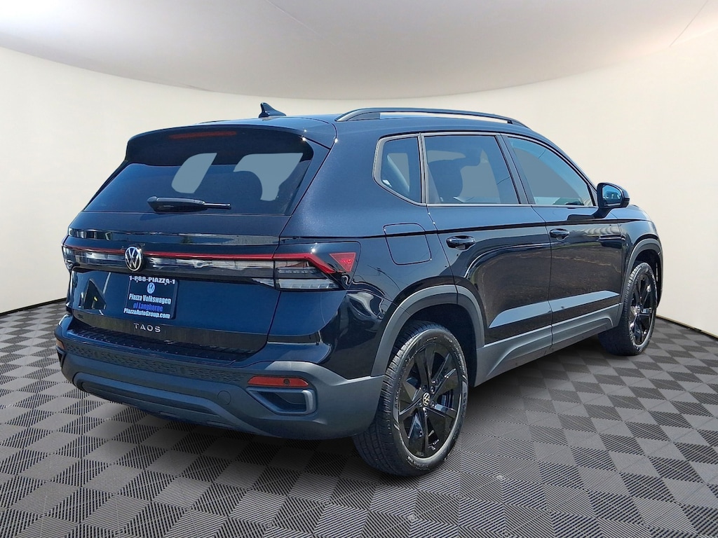 New 2026 Volkswagen Taos SE Black Sport Utility