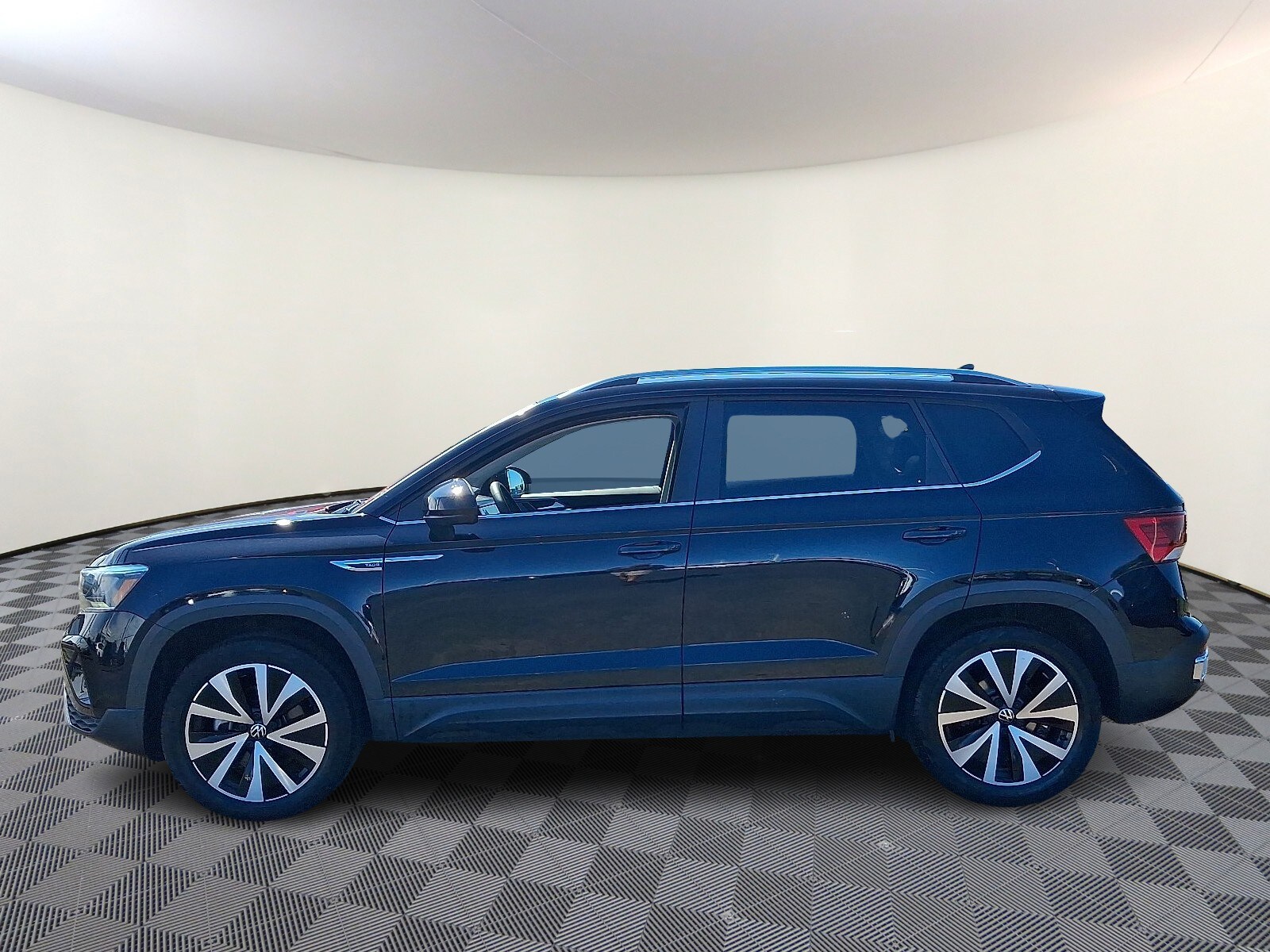2023 Volkswagen Taos SE photo 4