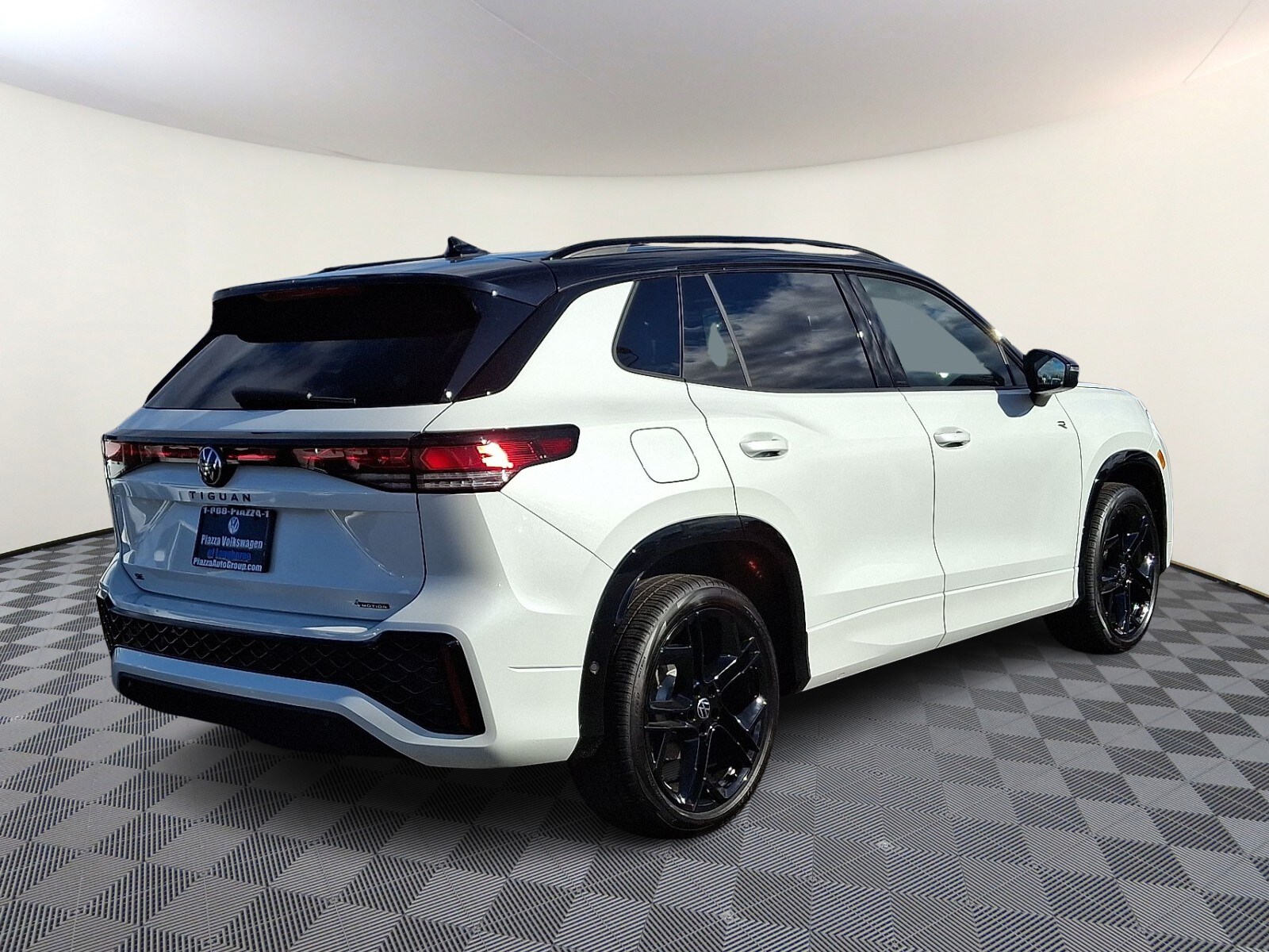 2026 Volkswagen Tiguan SE R-Line Black photo 3