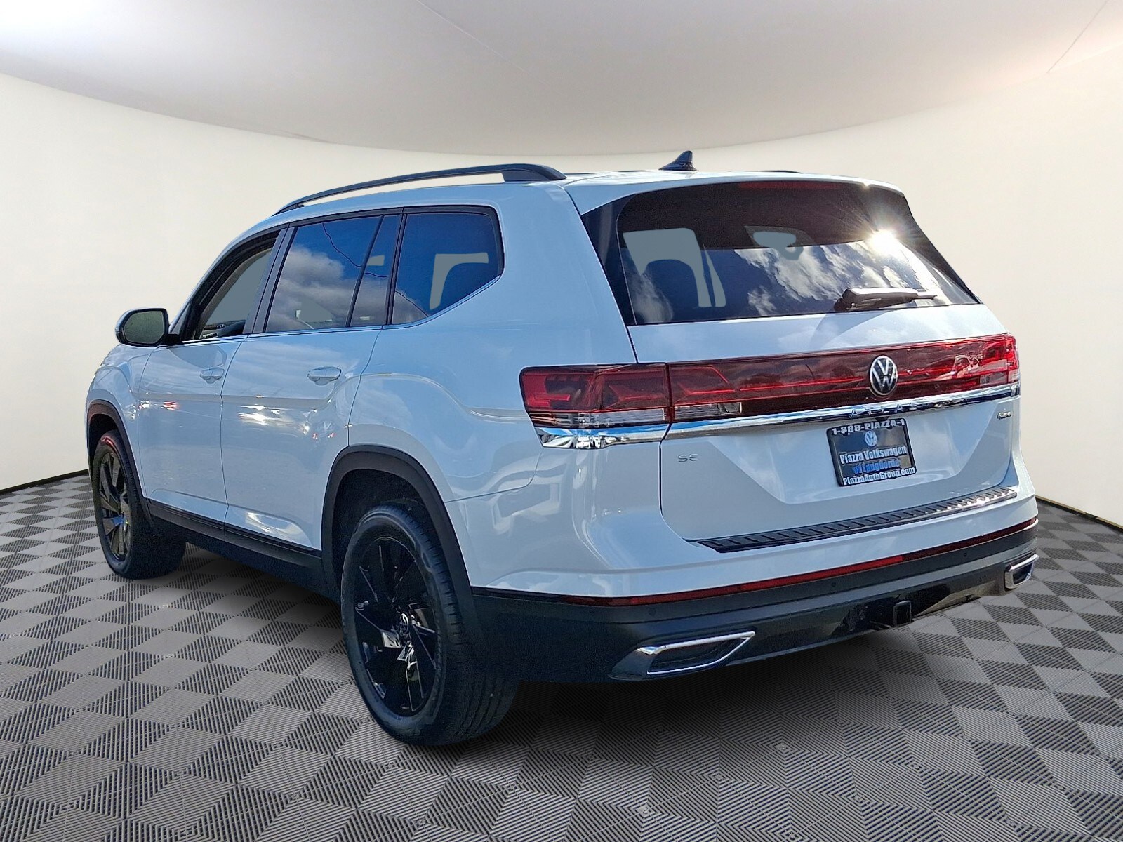 2026 Volkswagen Atlas SE Technology photo 2
