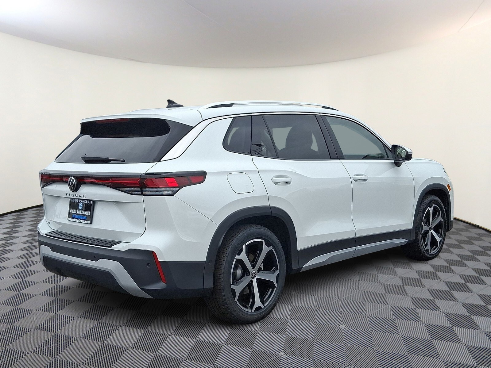 2025 Volkswagen Tiguan SE photo 4