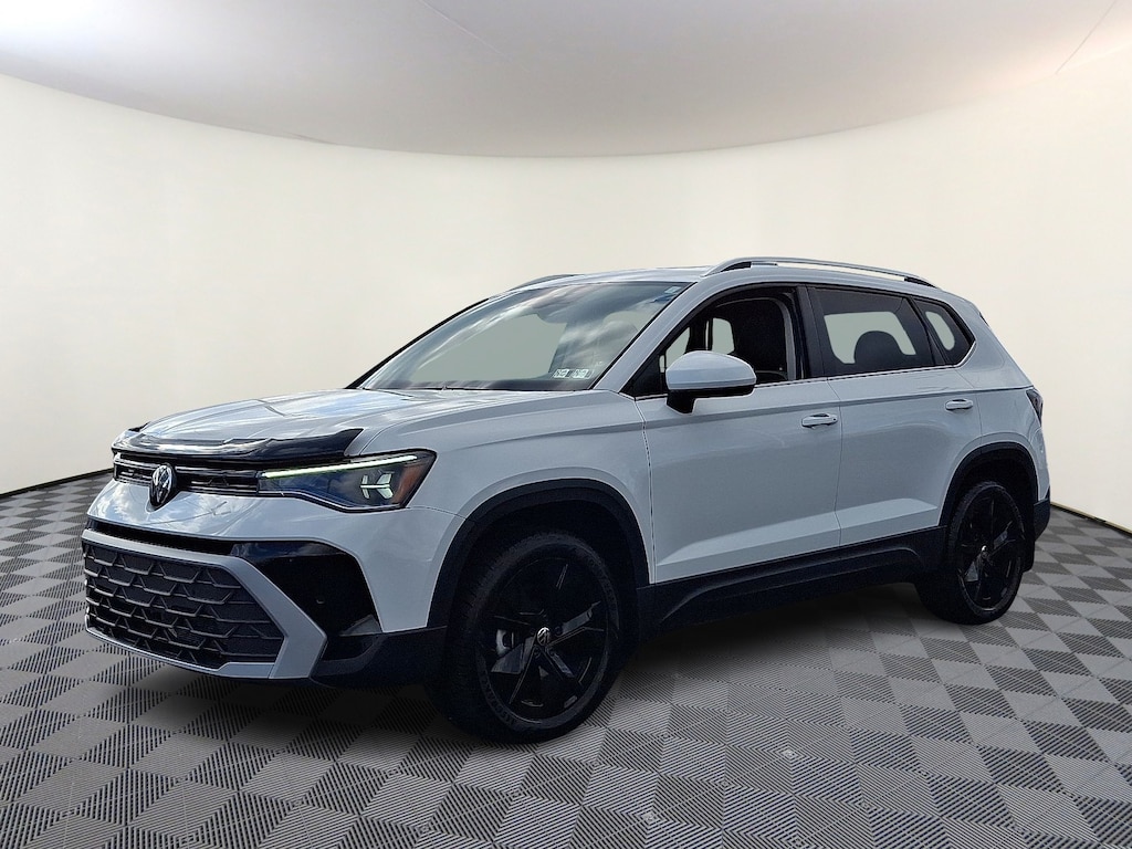 Used 2025 Volkswagen Taos SE Sport Utility