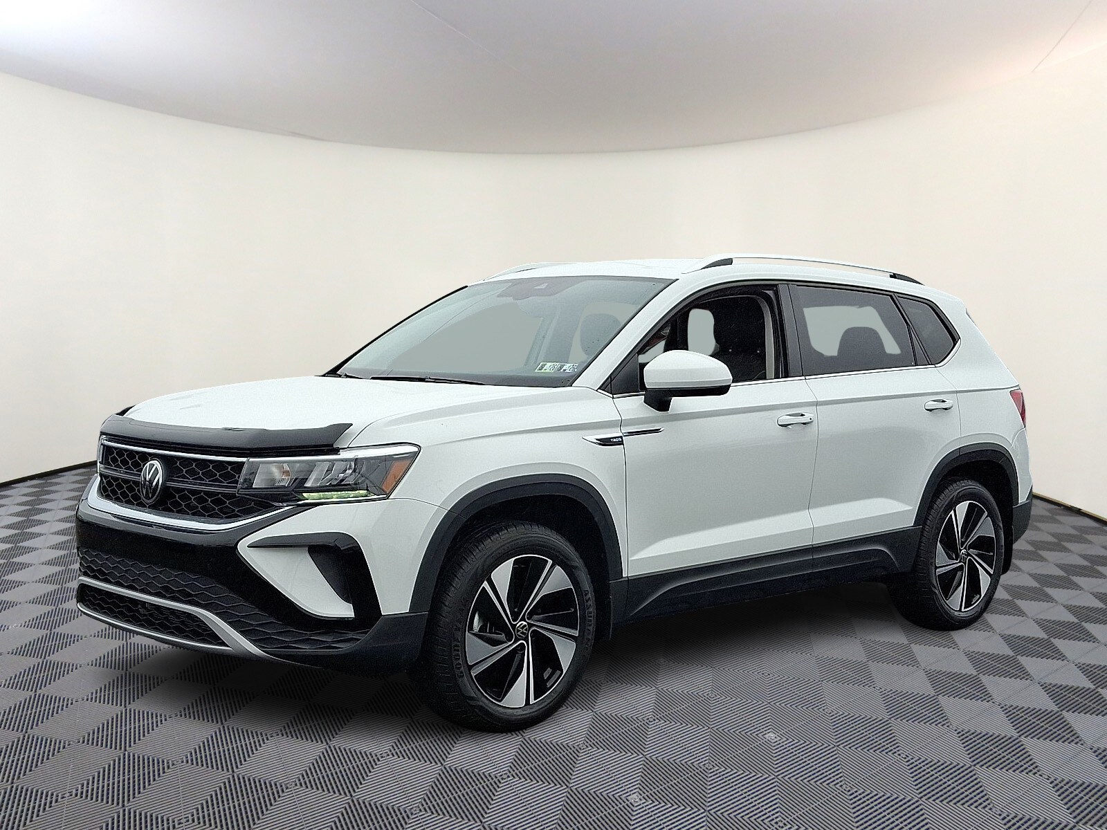 2024 Volkswagen Taos SE photo 3