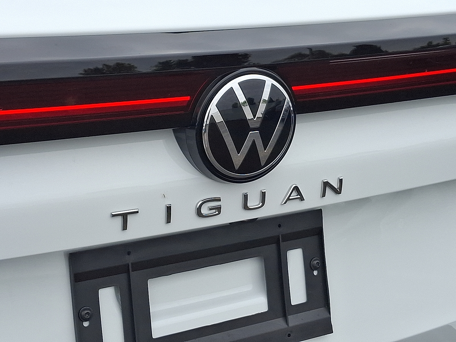 2025 Volkswagen Tiguan SE - Photo 11