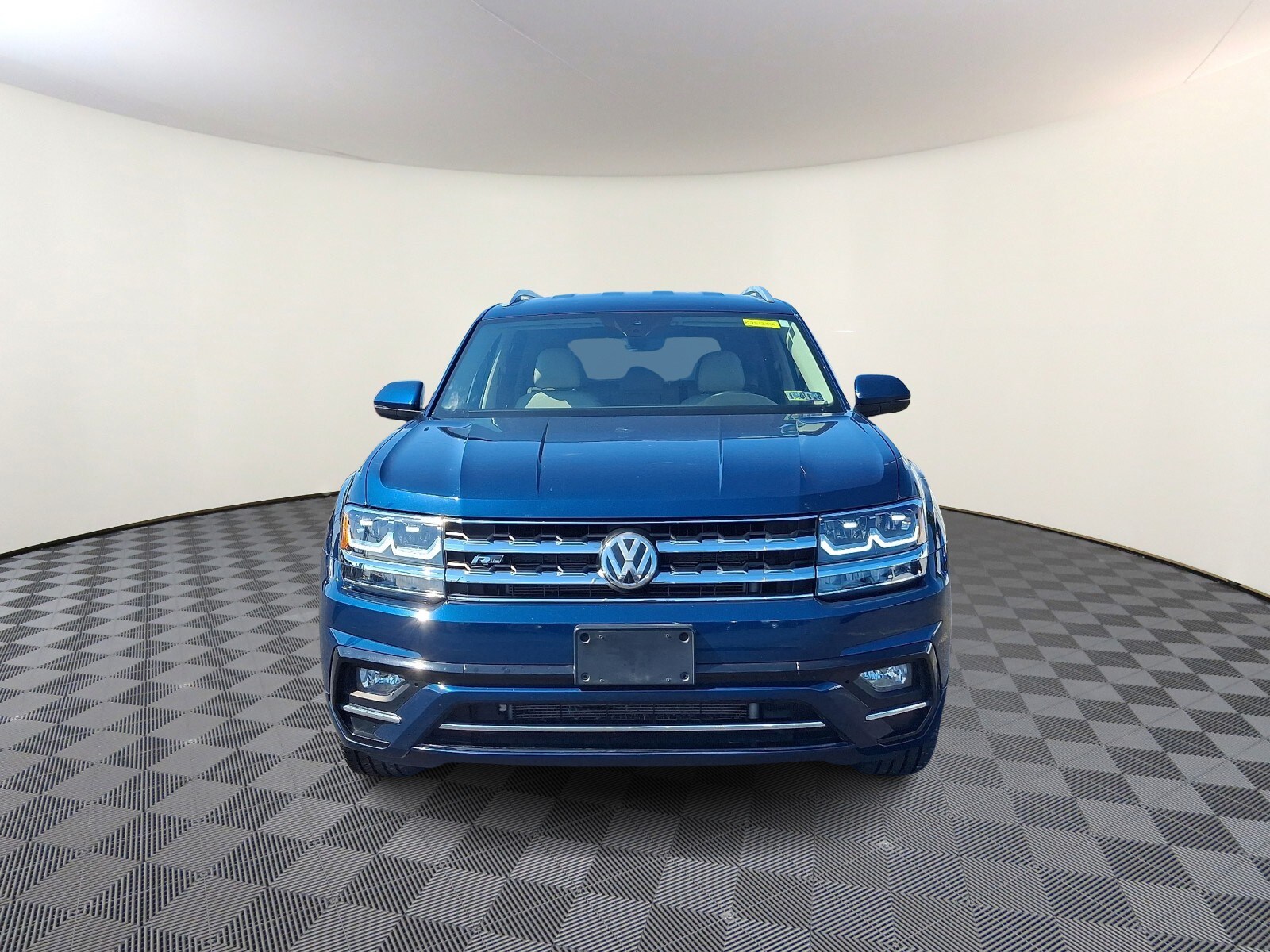 2019 Volkswagen Atlas V6 SE Technology R-Line photo 2