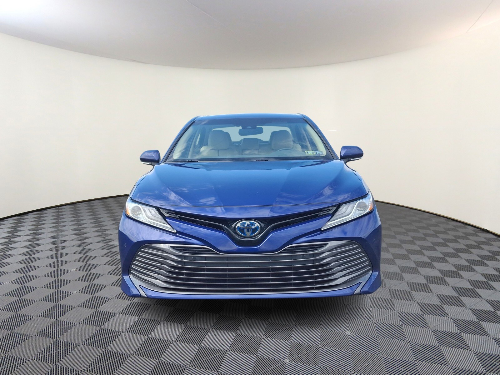 Used 2018 Toyota Camry XLE Hybrid with VIN 4T1B21HKXJU500767 for sale in Langhorne, PA