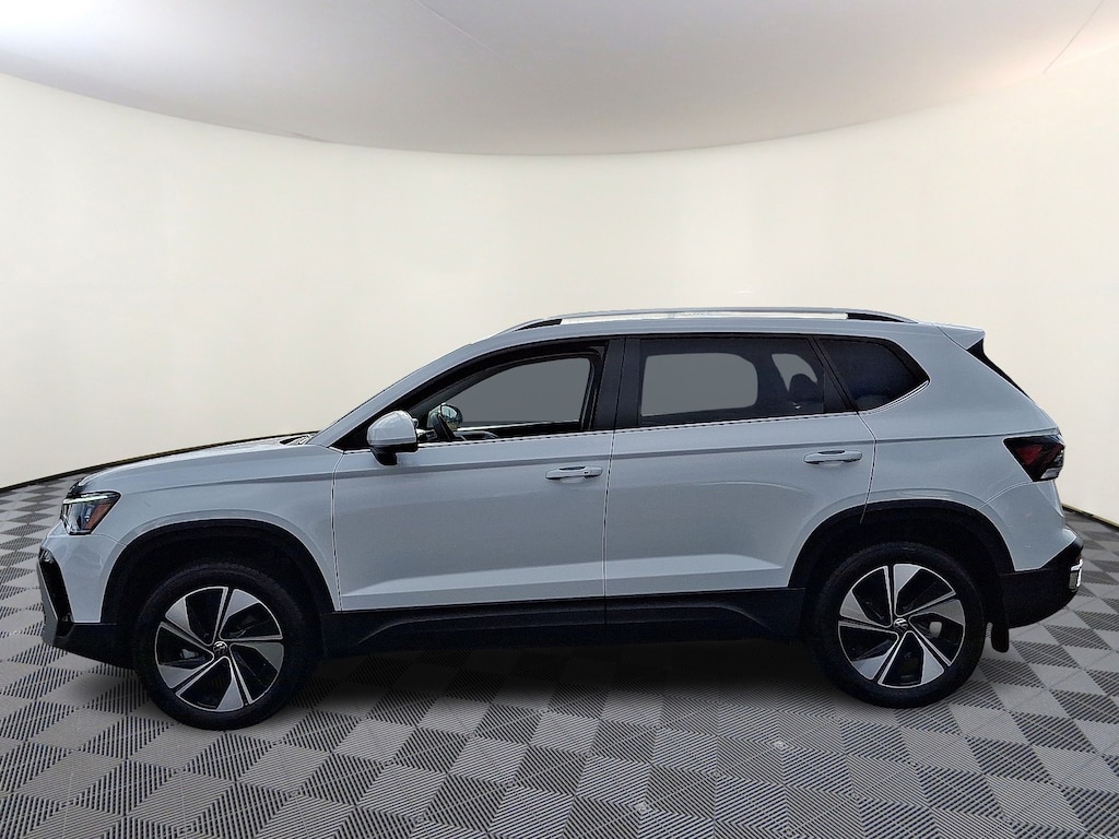 Used 2025 Volkswagen Taos SE Sport Utility