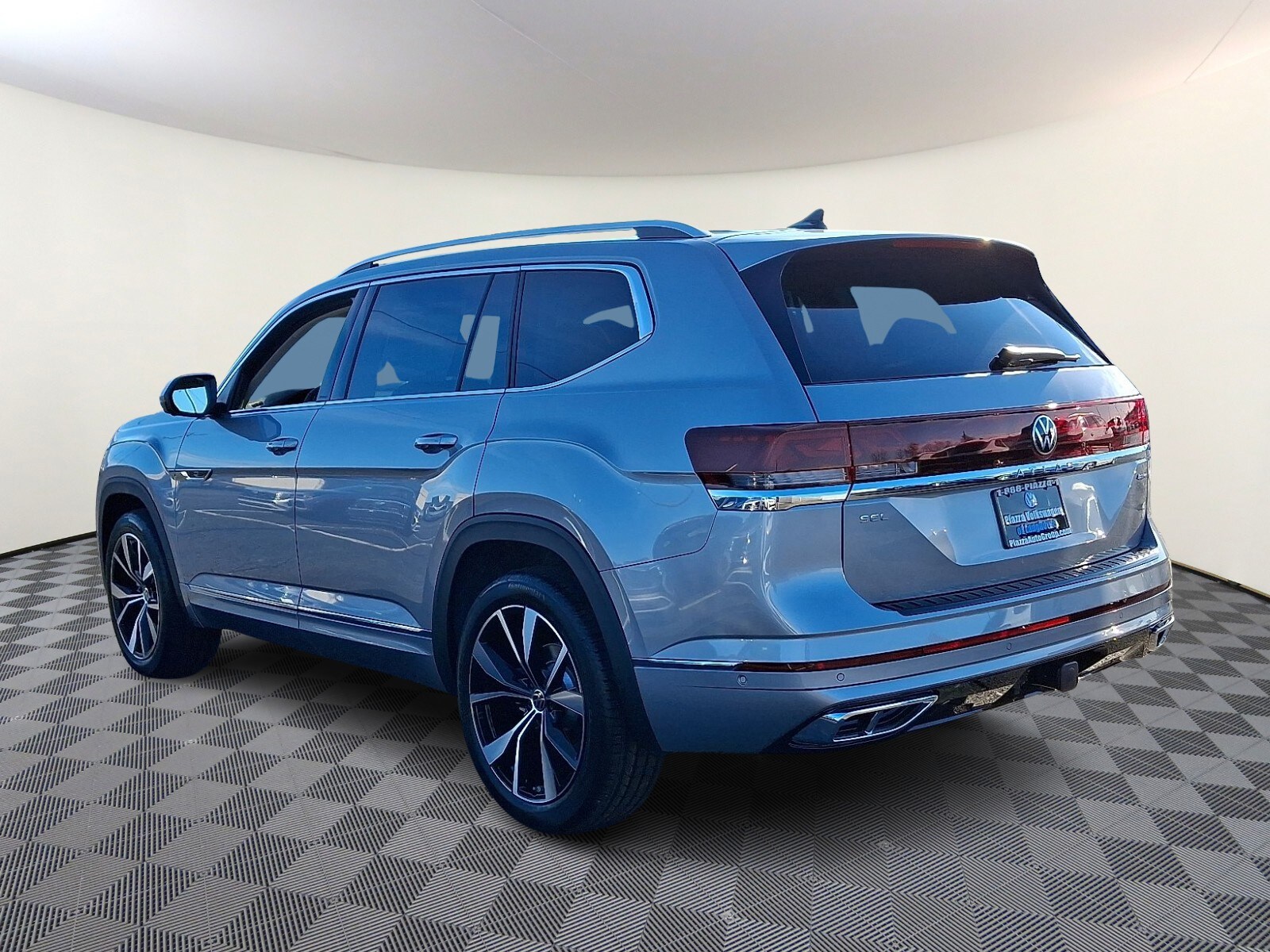2026 Volkswagen Atlas SEL Premium R-Line photo 2