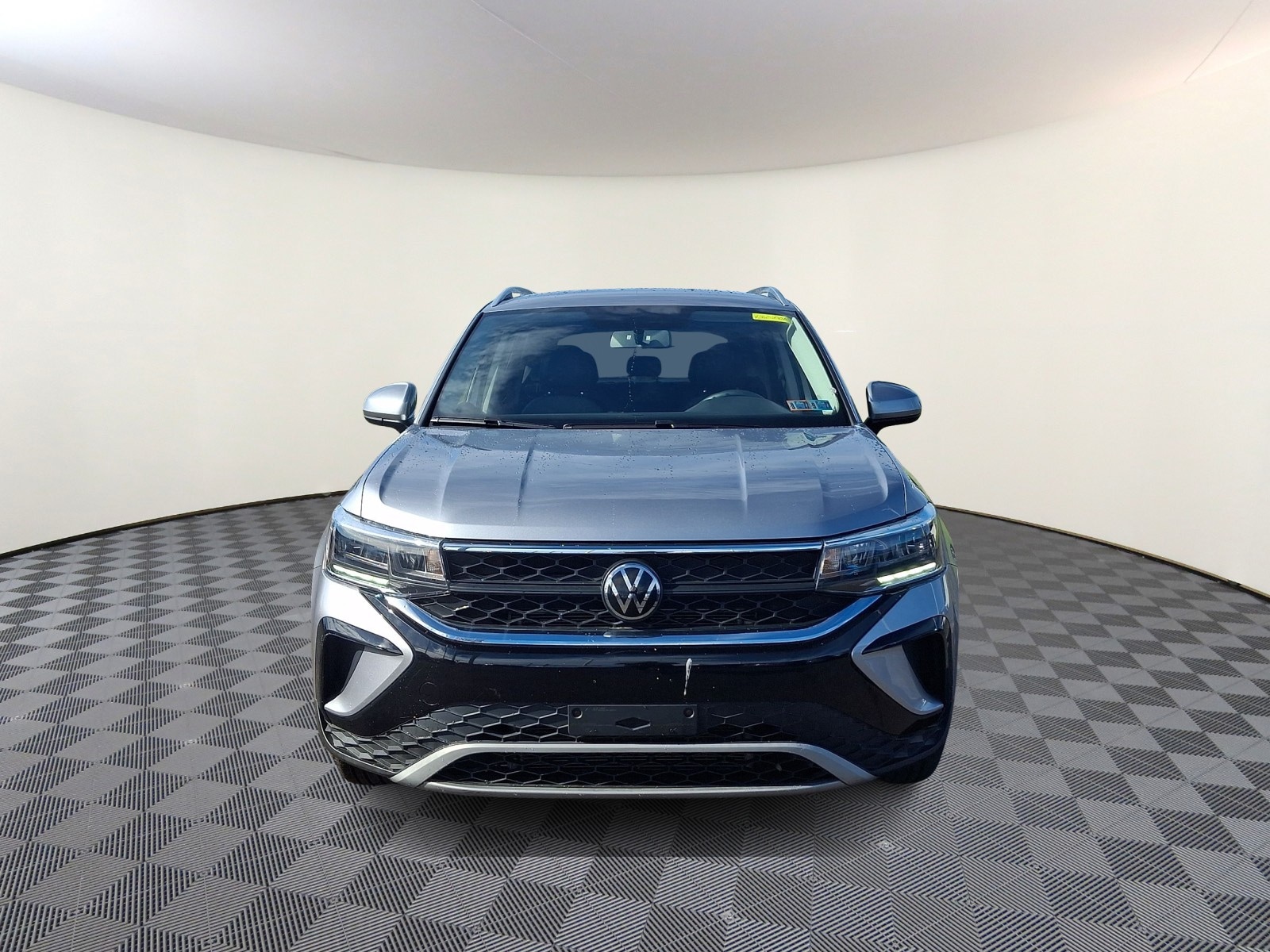 Used 2022 Volkswagen Taos SE with VIN 3VVWX7B25NM083363 for sale in Levittown, PA