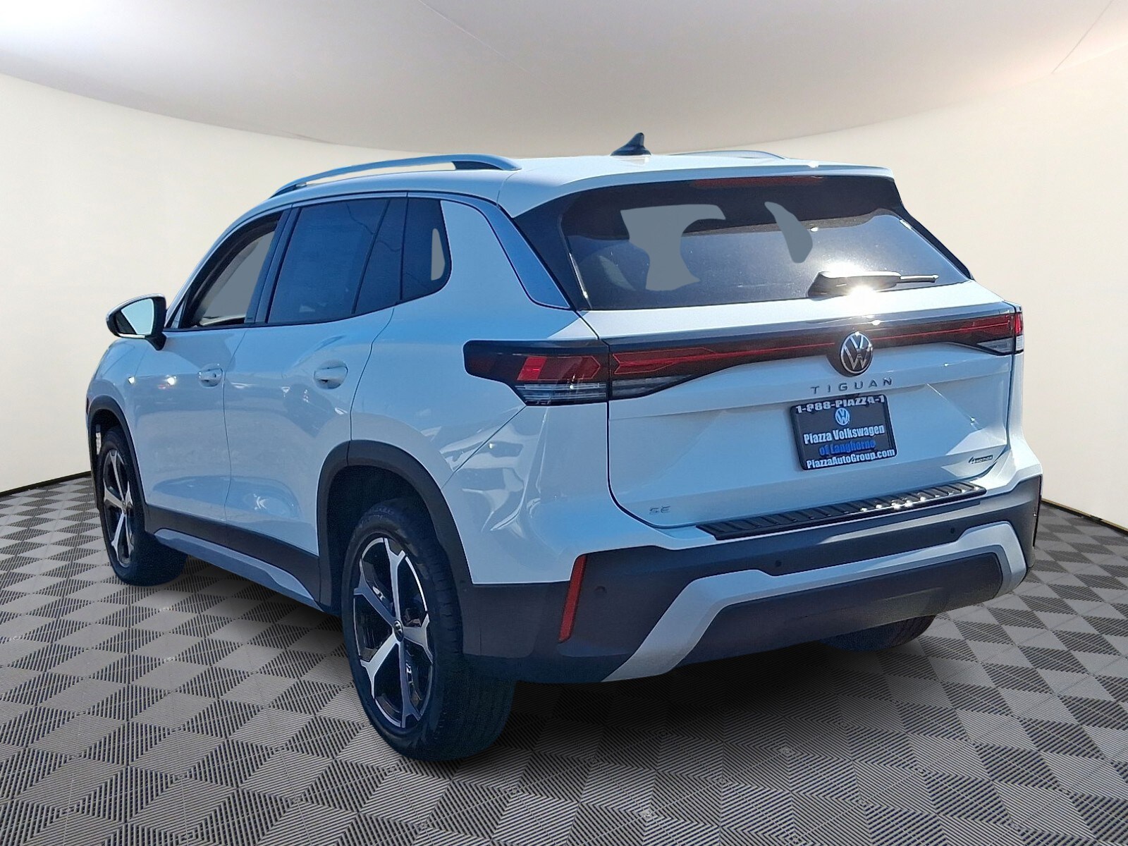 2025 Volkswagen Tiguan SE photo 3