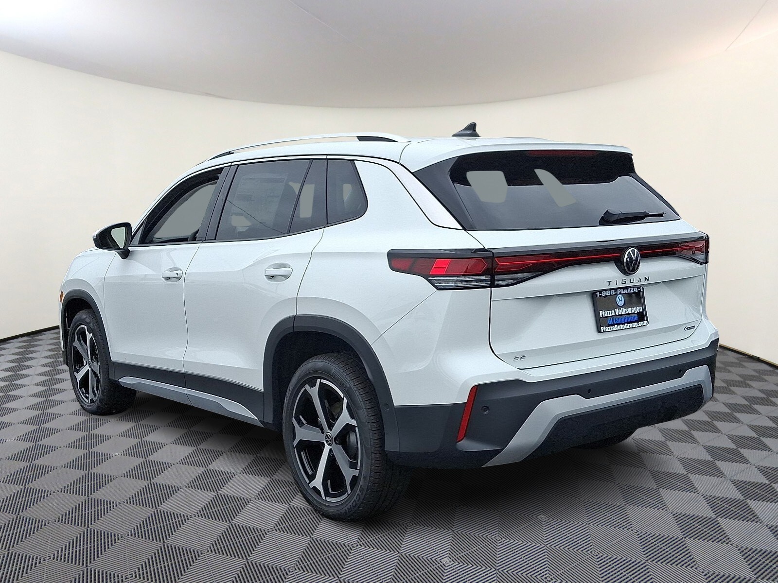 2025 Volkswagen Tiguan SE photo 3