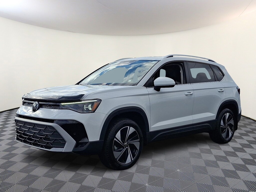 Used 2025 Volkswagen Taos SE Sport Utility