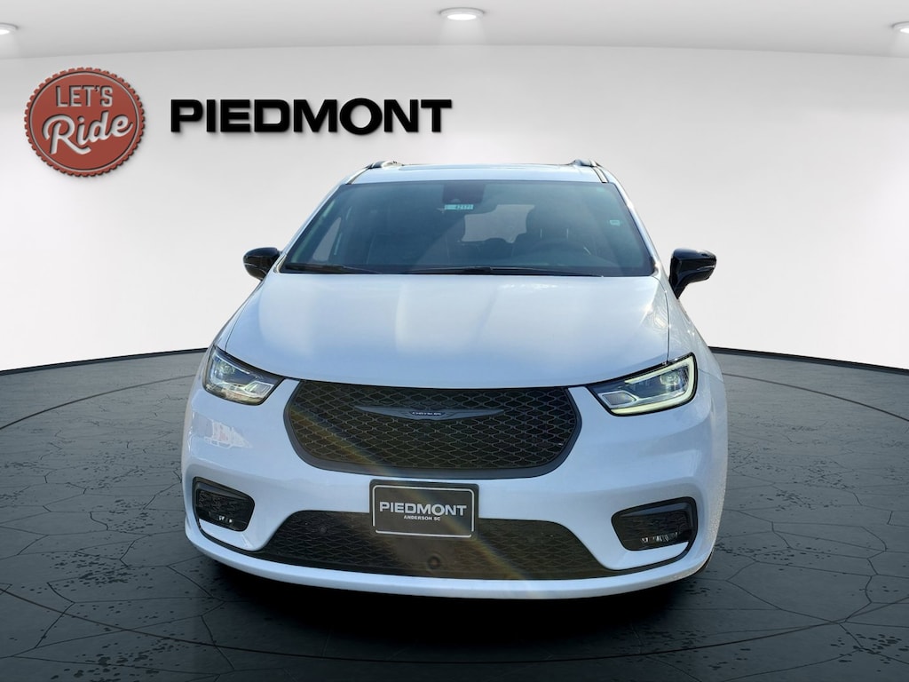 New 2026 Chrysler Pacifica LIMITED Passenger Van