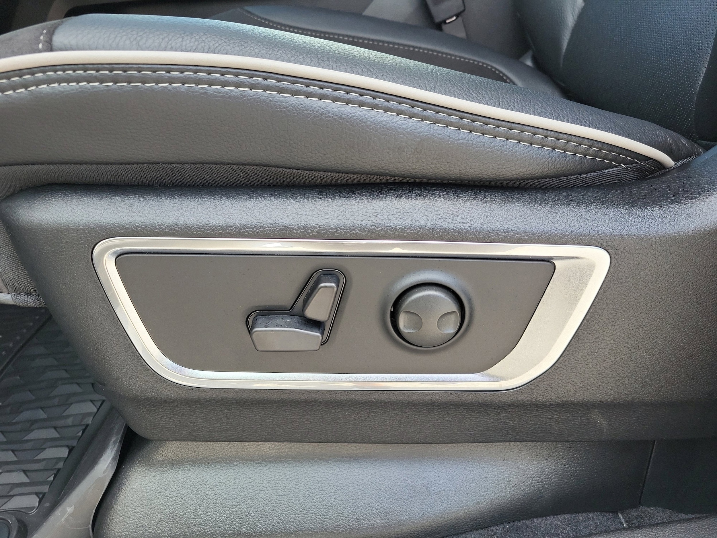 2026 RAM 1500 Laramie - Photo 14