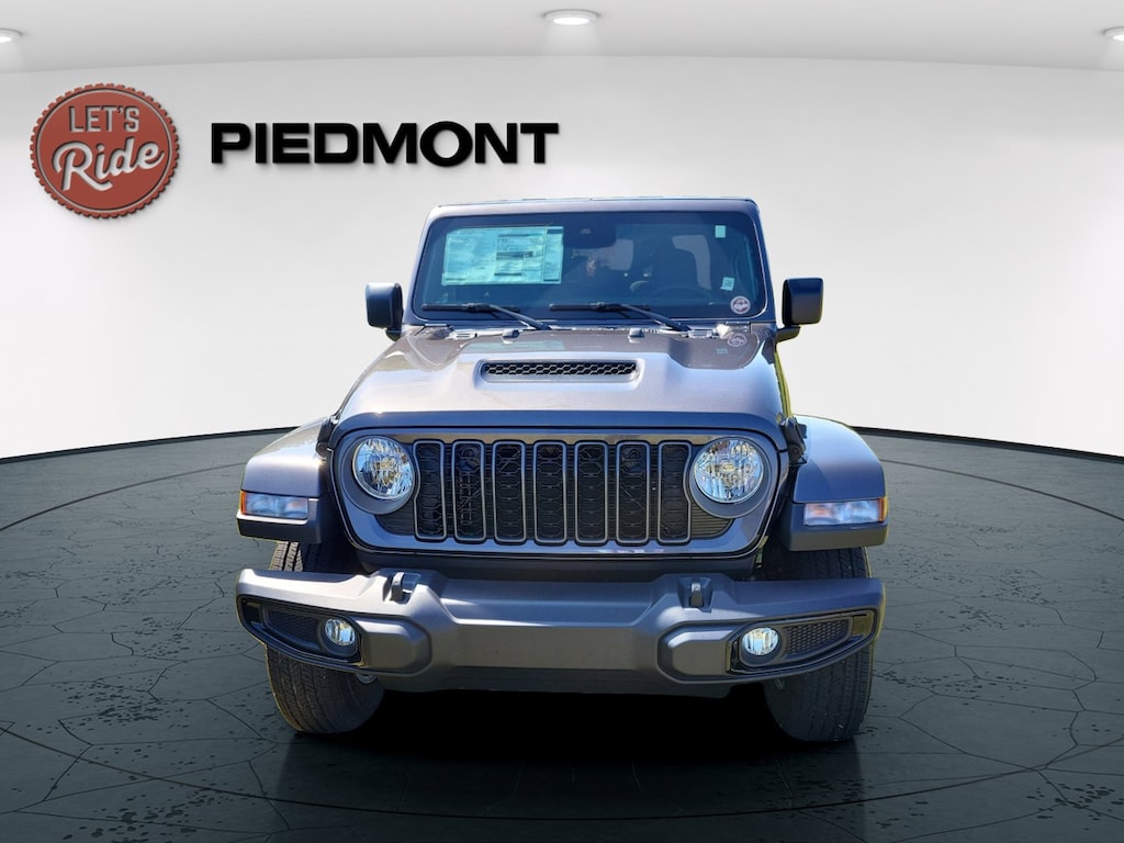 New 2025 Jeep Gladiator SPORT S 4X4 Pickup