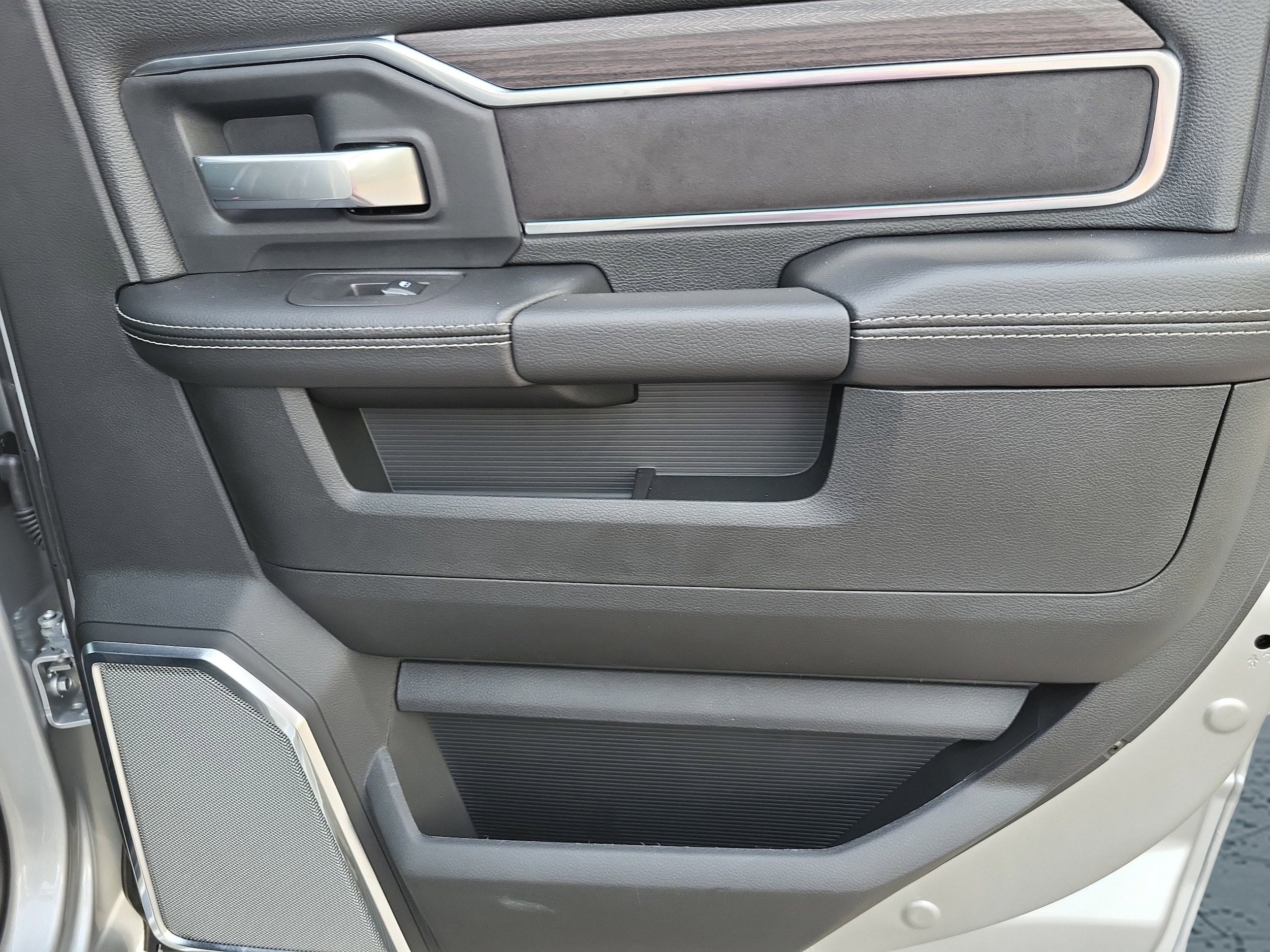 2026 RAM 2500 Laramie - Photo 18
