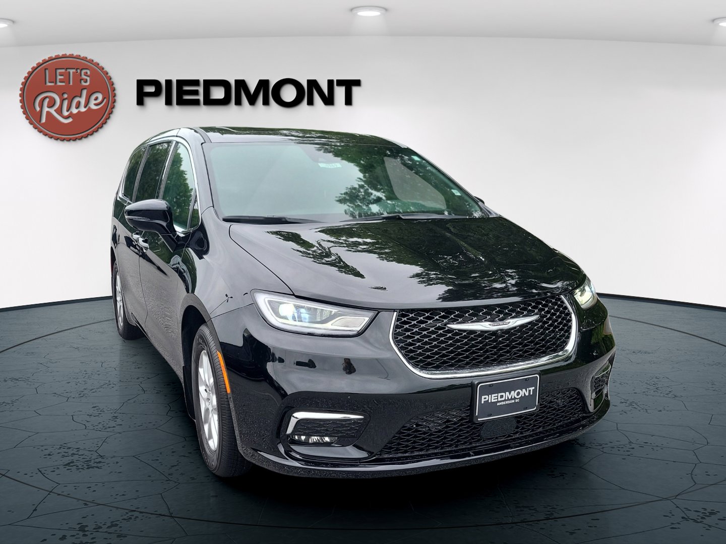 2026 Chrysler Pacifica photo 3