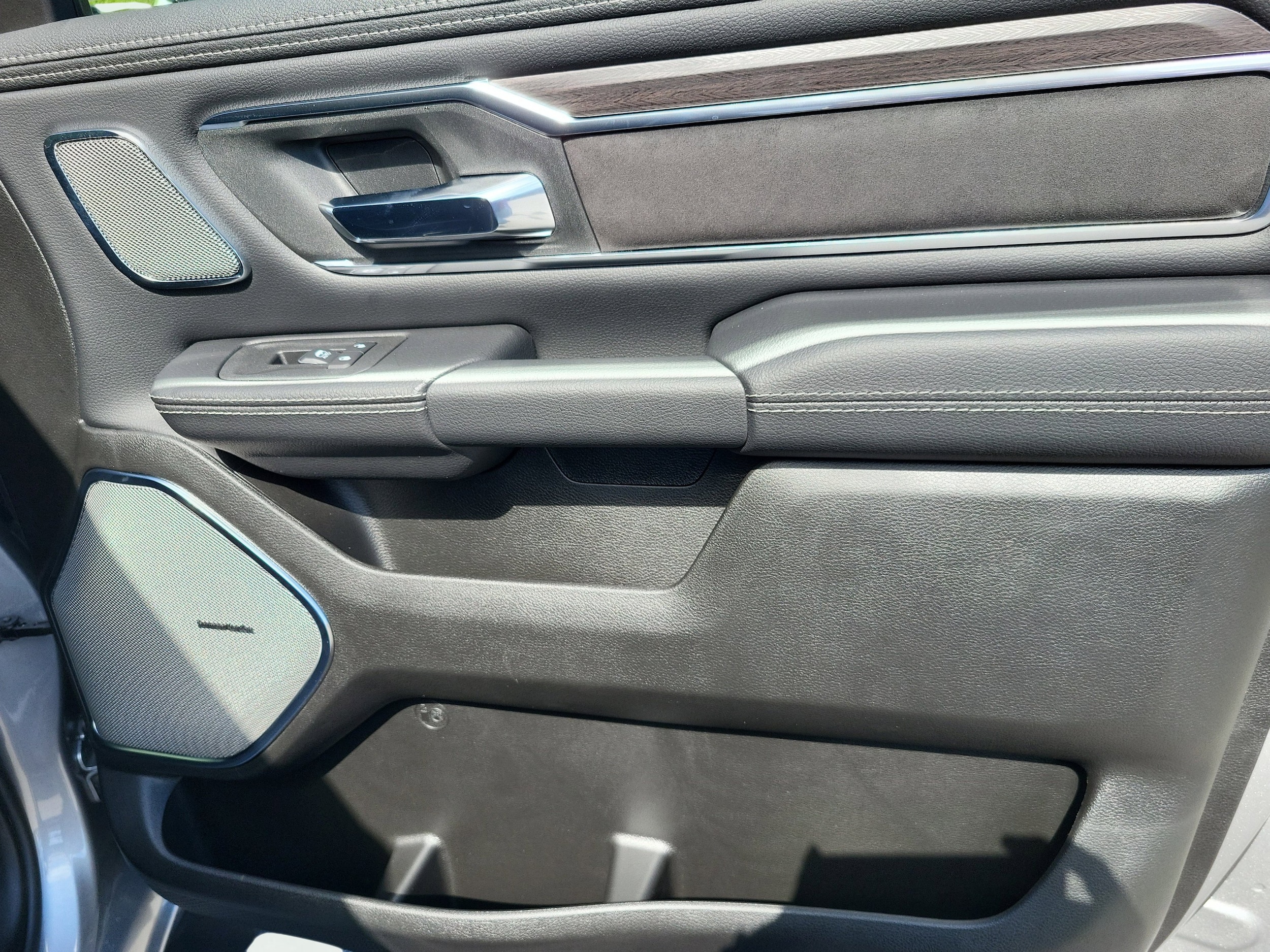 2026 RAM 1500 Laramie - Photo 21