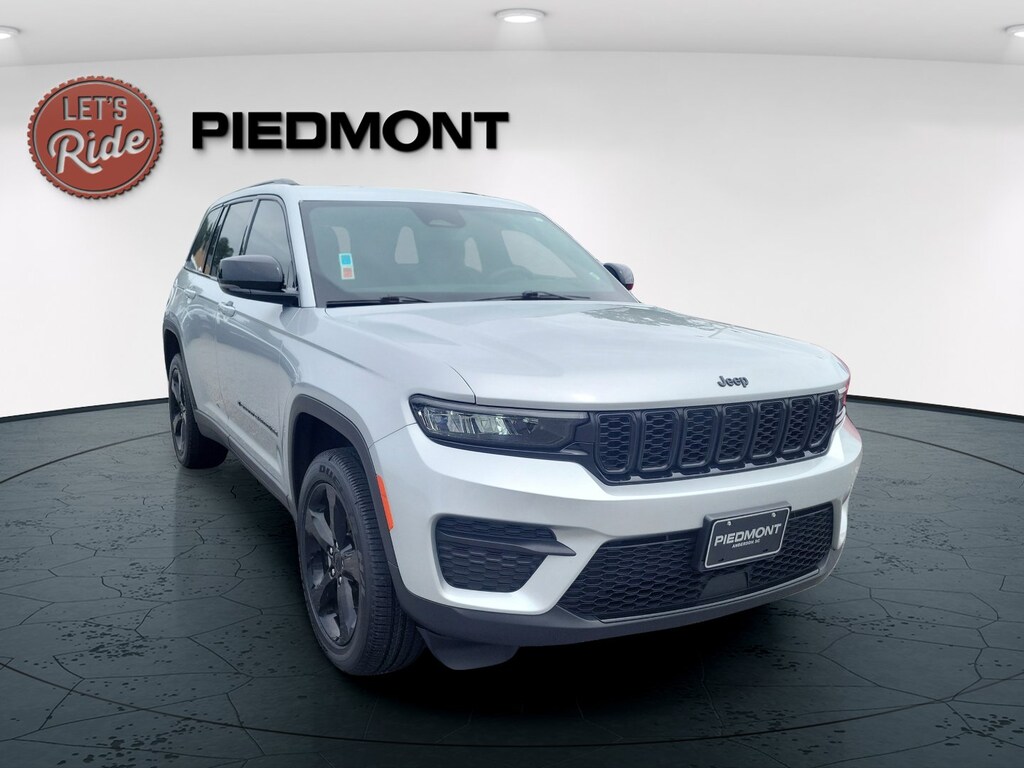 Used 2023 Jeep Grand Cherokee Altitude X 4x4 SUV