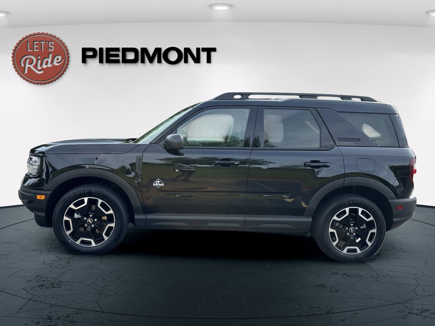 2022 Ford Bronco Sport Outer Banks photo 3