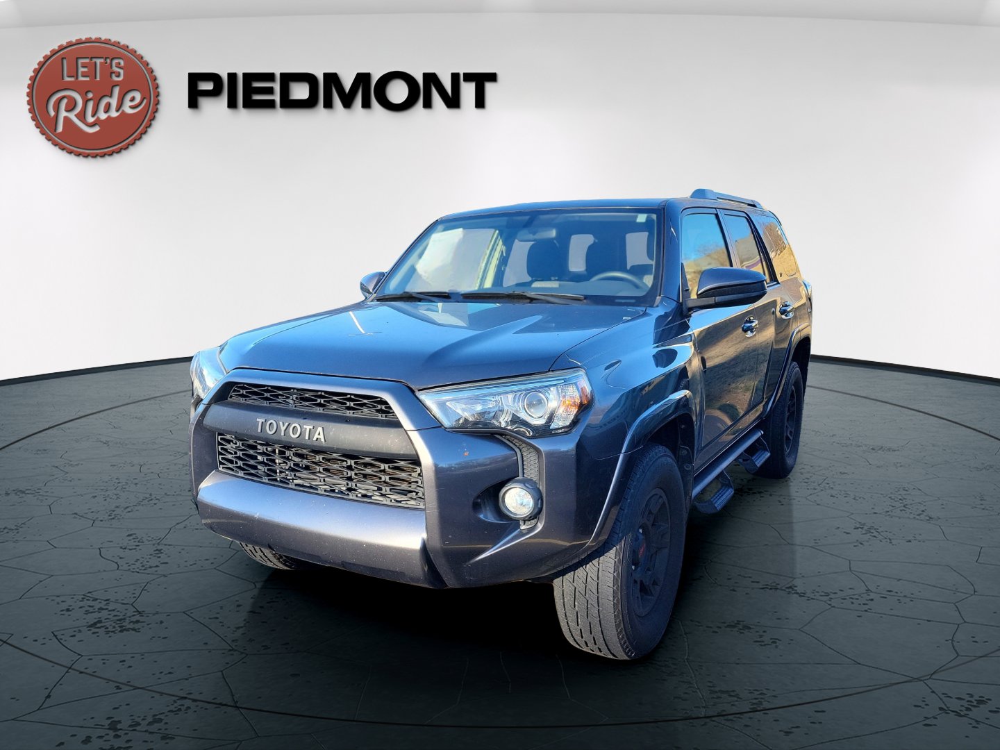 2018 Toyota 4Runner SR5's photo