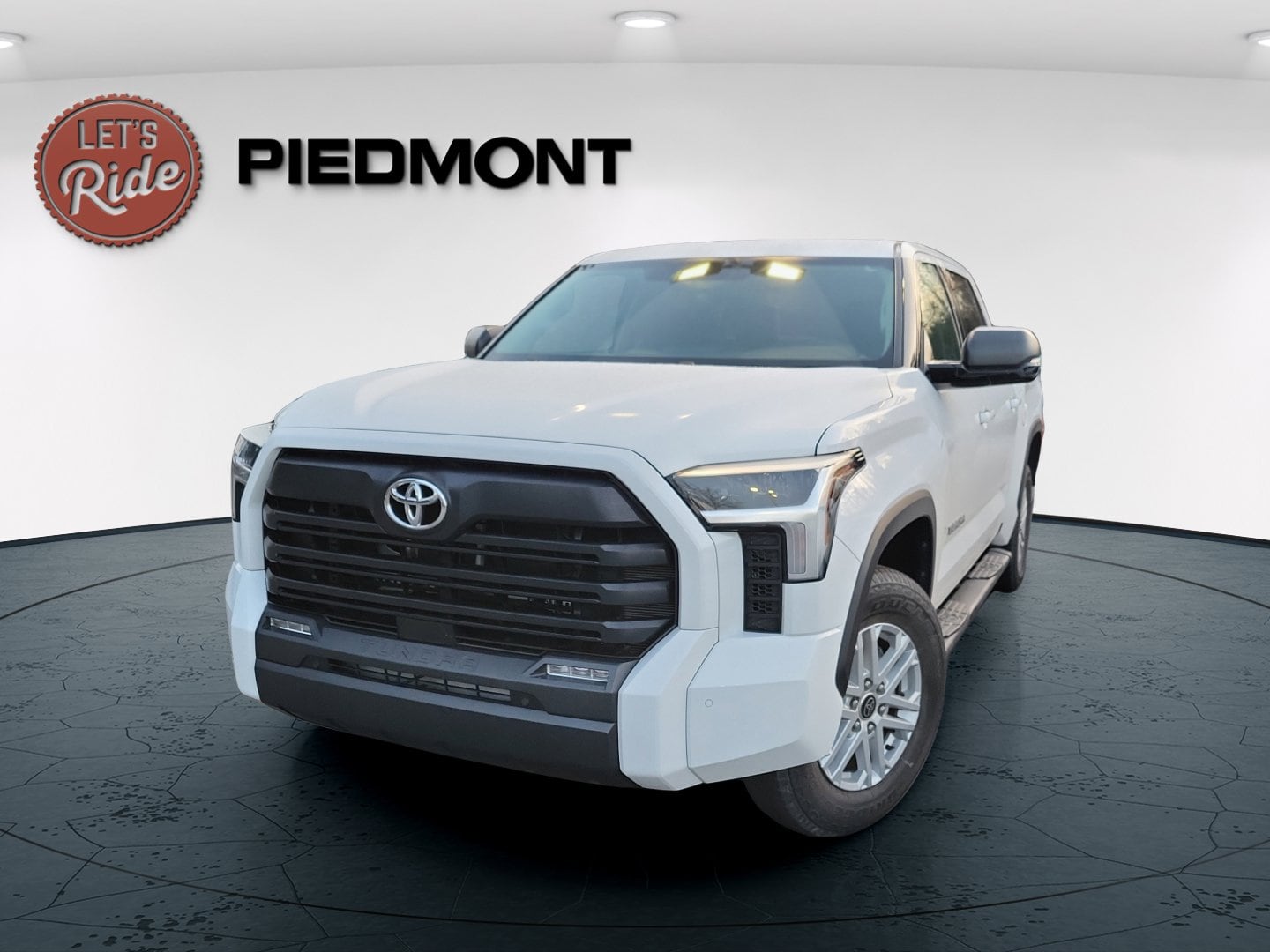 2023 Toyota Tundra SR5's photo