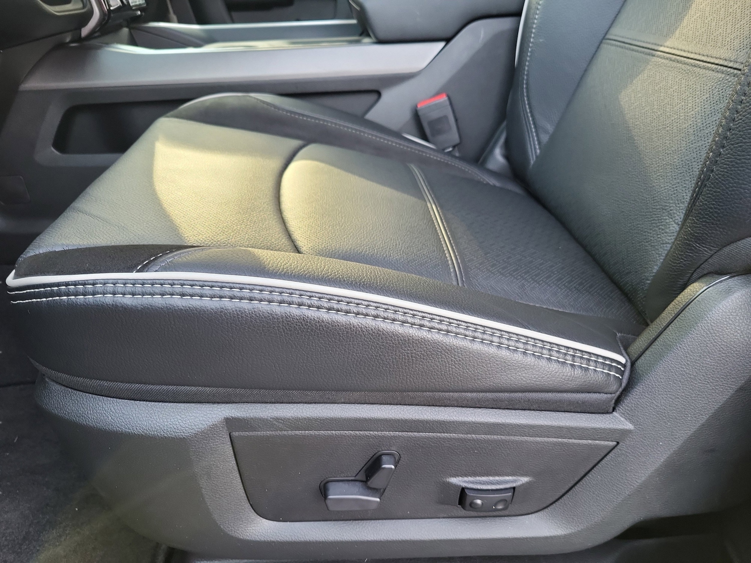 2026 RAM 2500 Laramie - Photo 25