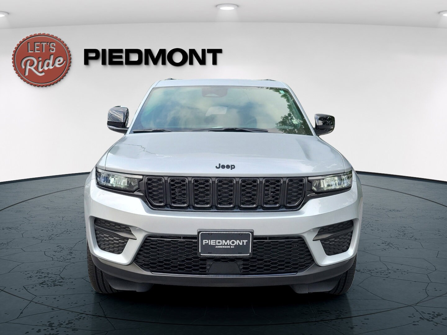 2025 Jeep Grand Cherokee Laredo Altitude photo 2