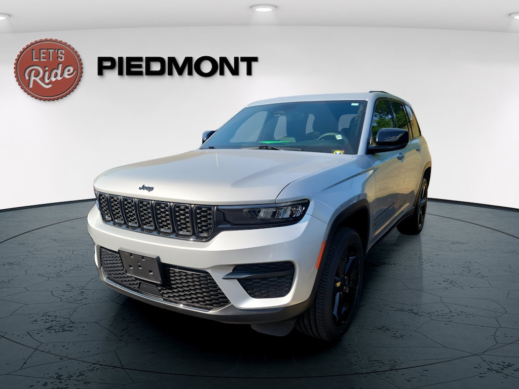 Used 2023 Jeep Grand Cherokee Altitude X 4x4 SUV