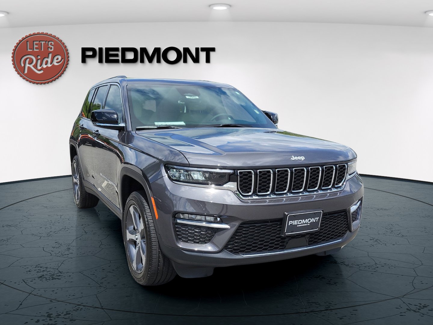 2025 Jeep Grand Cherokee Limited photo 3