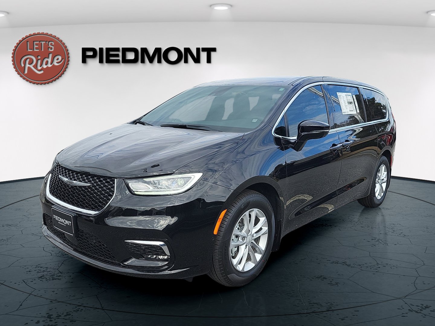 2026 Chrysler Pacifica Select's photo