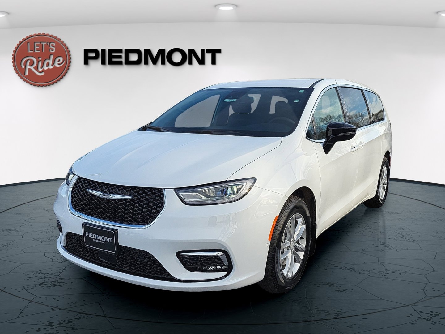 2026 Chrysler Pacifica Select's photo