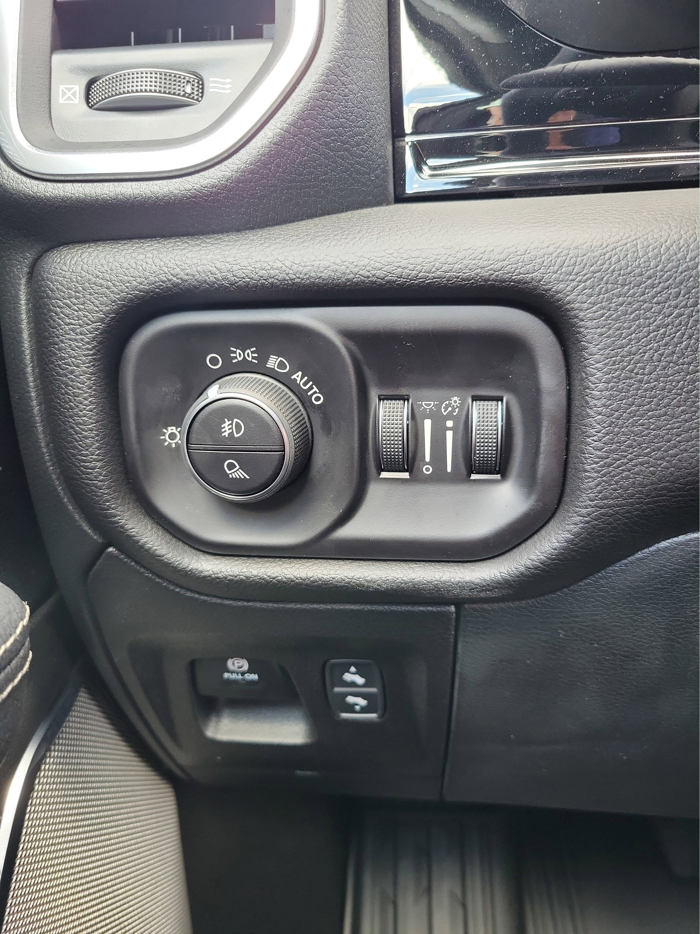 2026 RAM 1500 Laramie - Photo 16