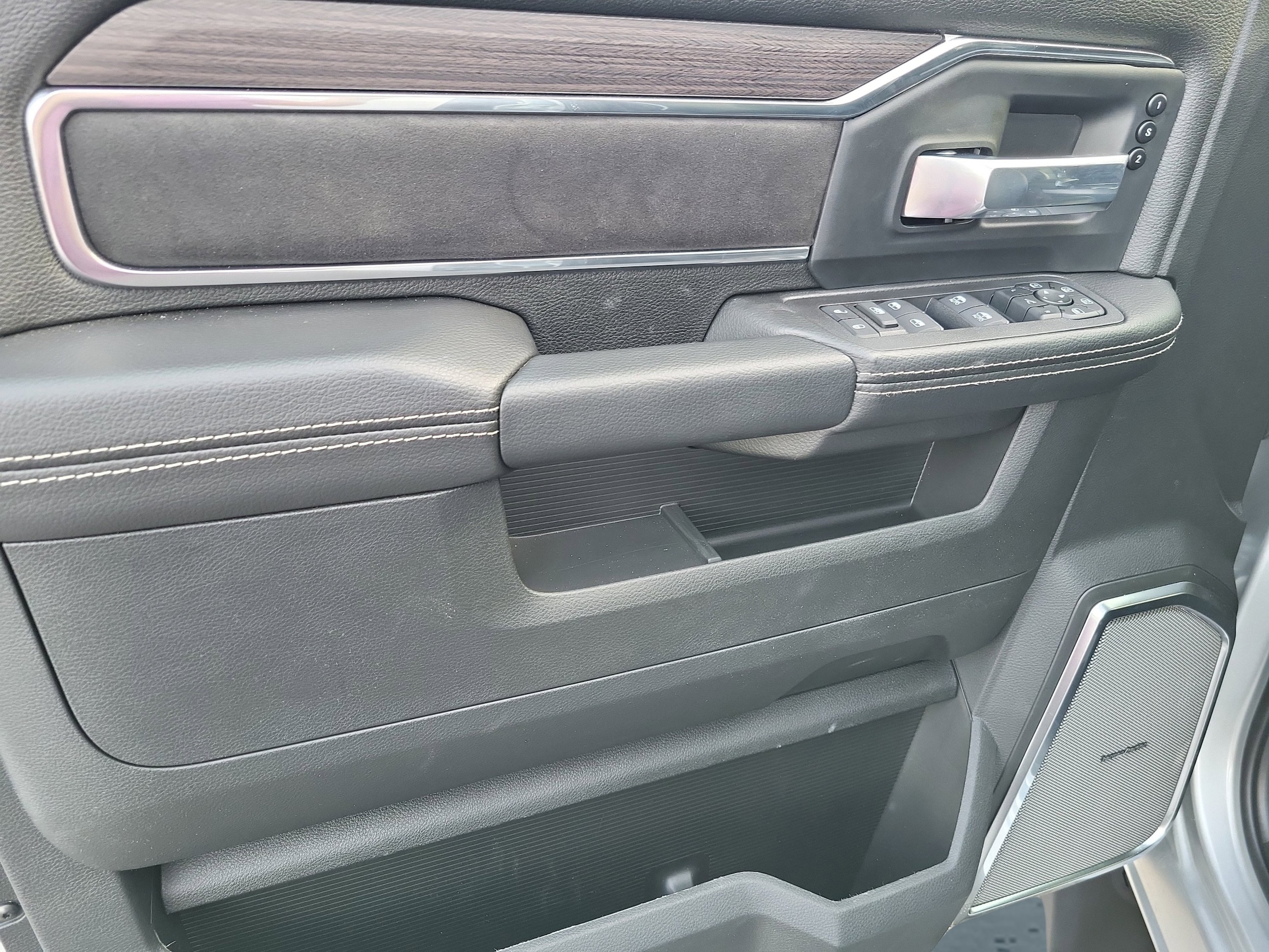 2026 RAM 2500 Laramie - Photo 25