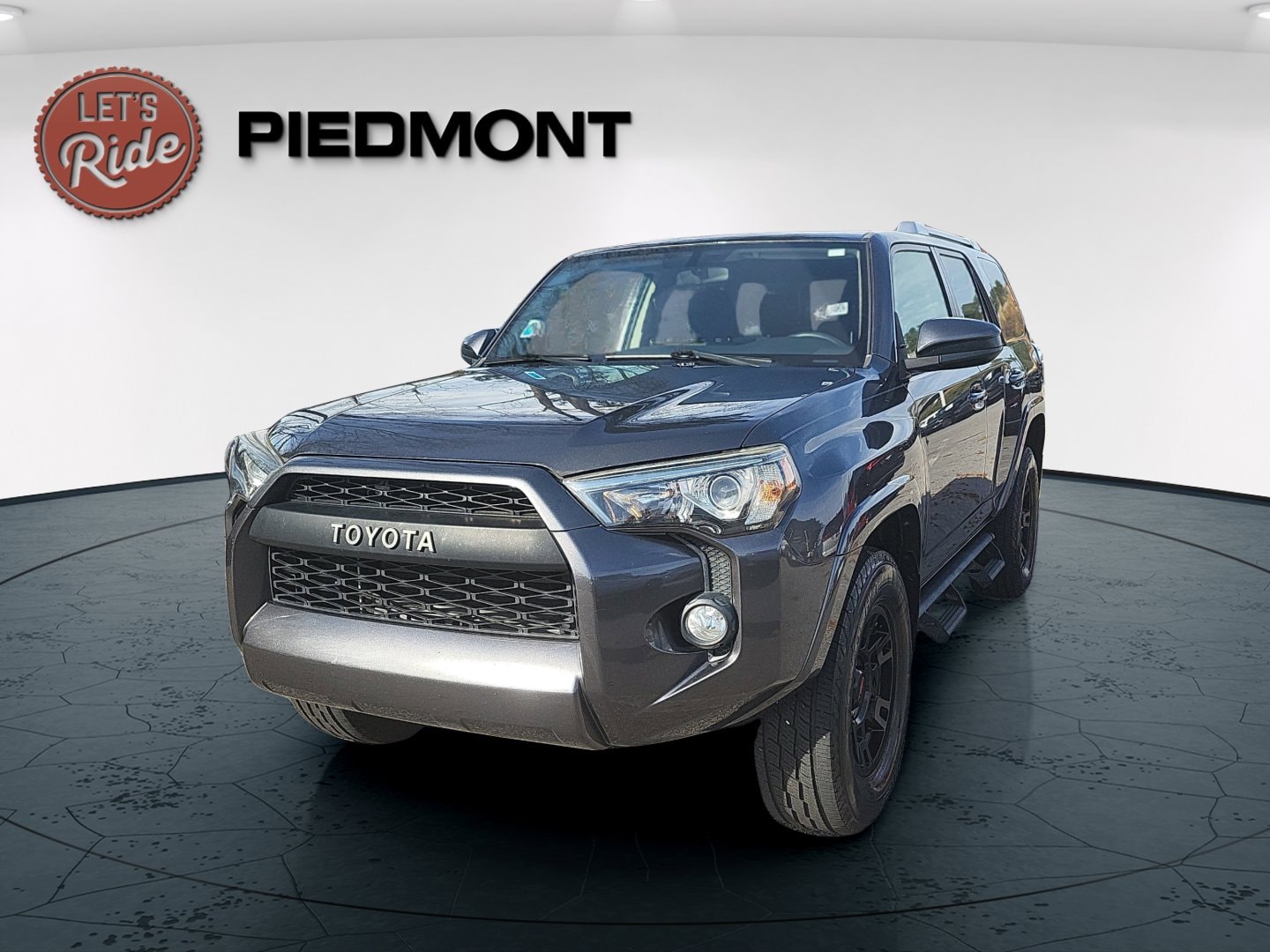 2018 Toyota 4Runner SR5's photo
