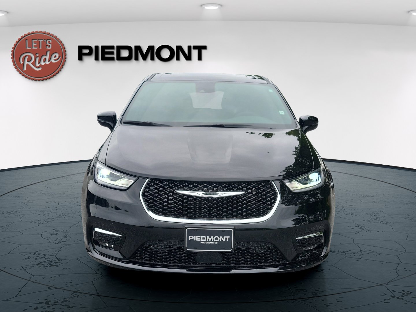 2026 Chrysler Pacifica photo 2