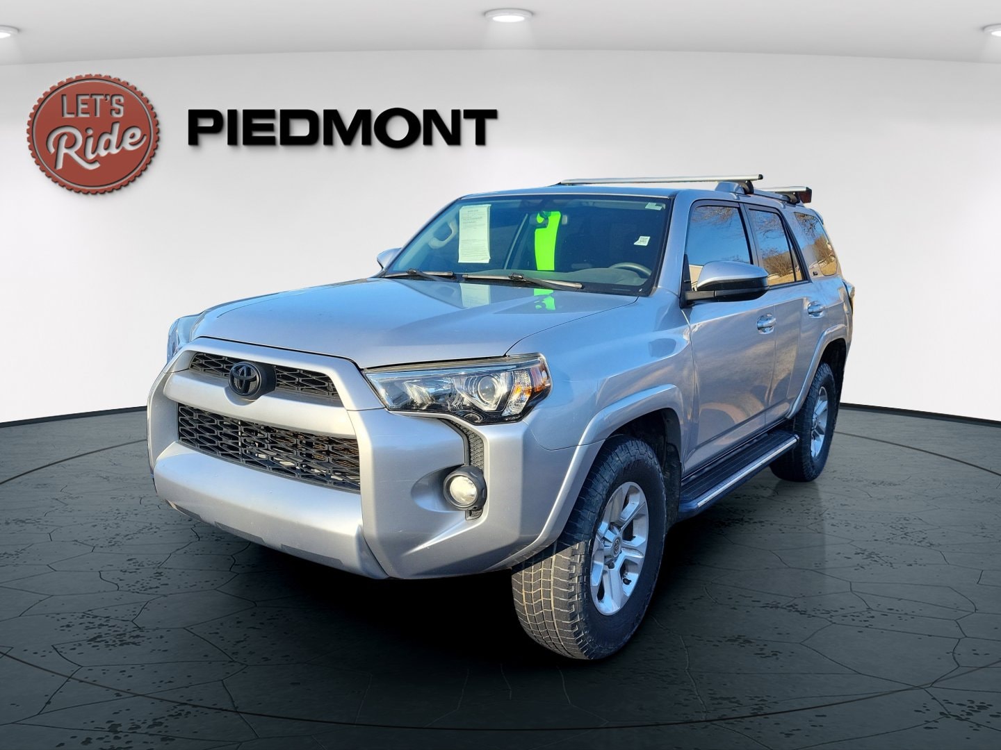 2016 Toyota 4Runner SR5's photo