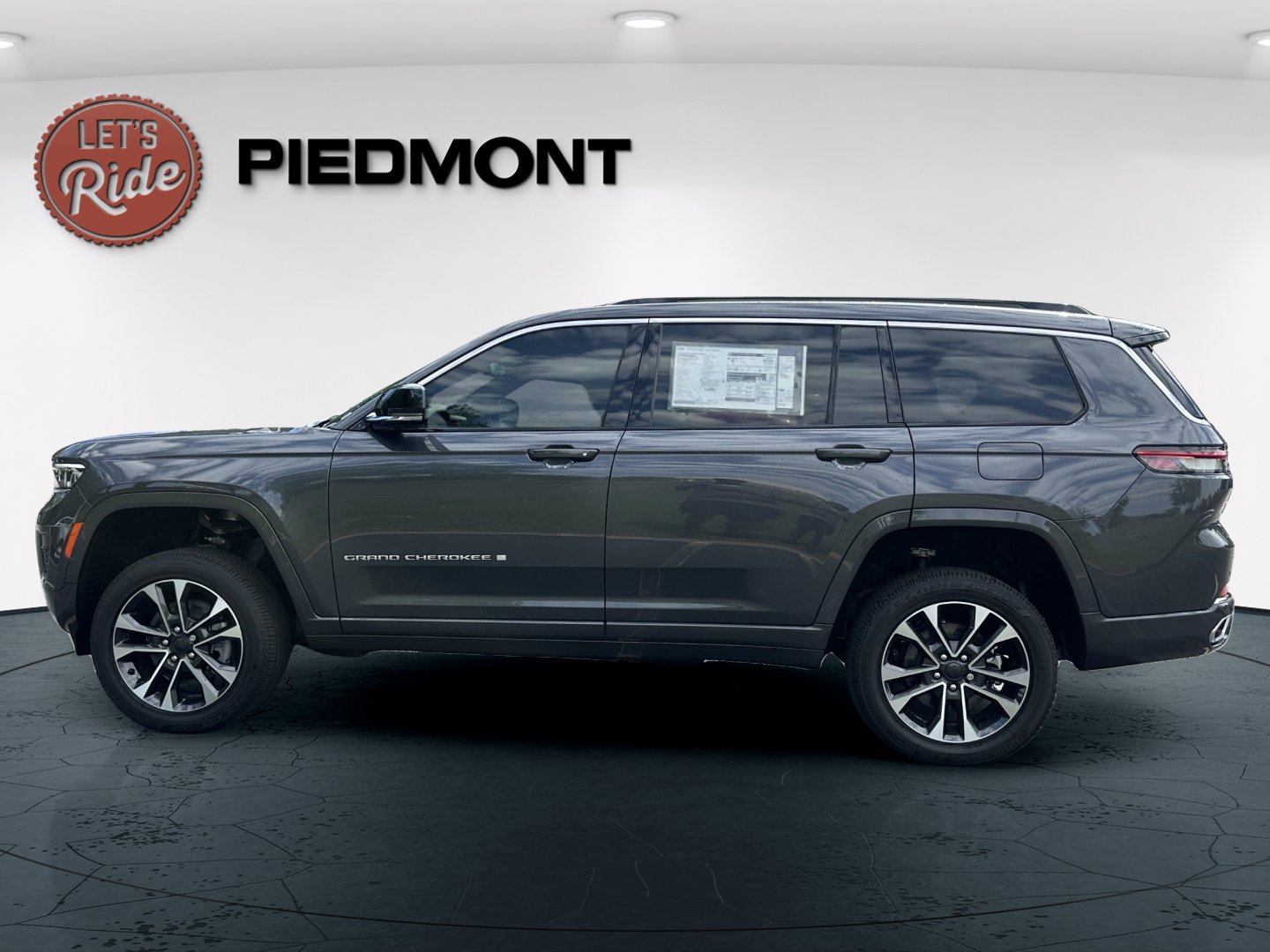 2025 Jeep Grand Cherokee Overland photo 2