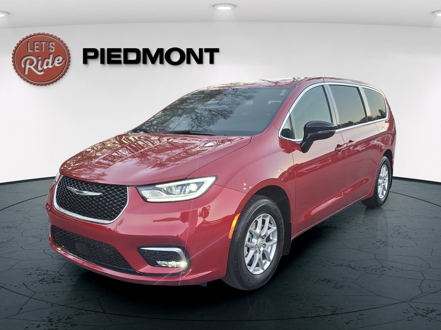 2026 Chrysler Pacifica Select's photo