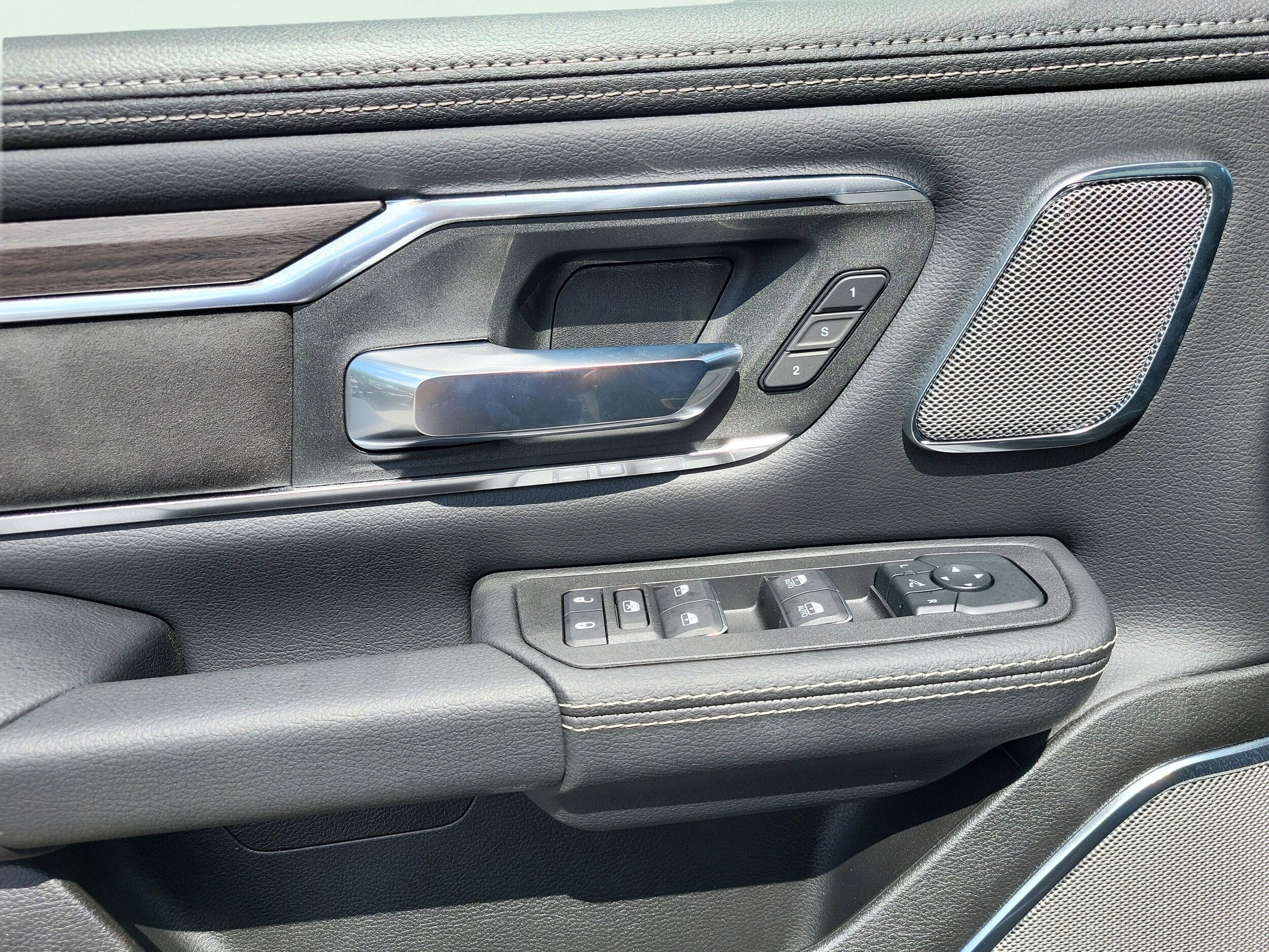 2026 RAM 1500 Laramie - Photo 15